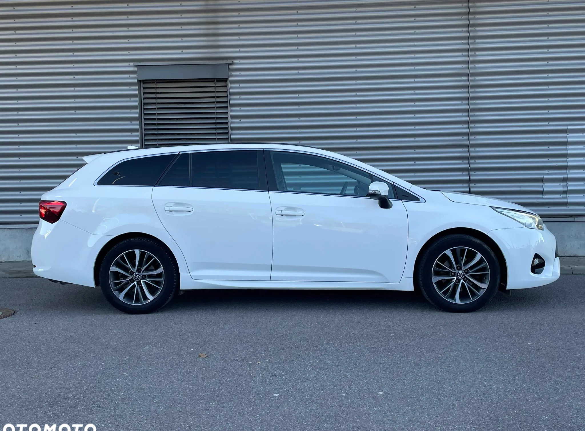 Toyota Avensis cena 80500 przebieg: 88000, rok produkcji 2016 z Rzeszów małe 781